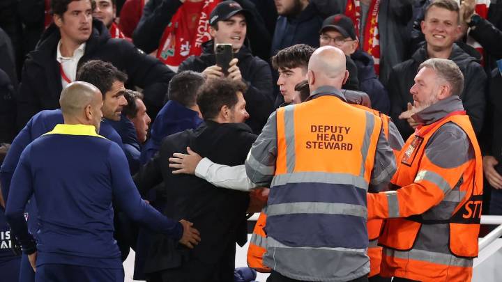 Simeone explica su incidente en Anfield: "Insultan todo el partido desde detrás de tu banco..."