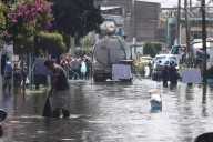 Tres colonias de Nezahualcóyotl continúan bajo el agua tras lluvias del fin de semana