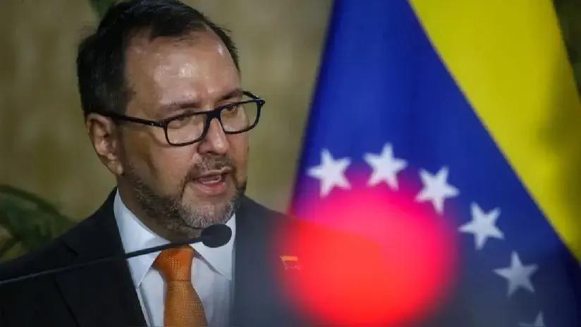Venezuela asegura que "destructor" de EE.UU. abordó de manera "ilegal" a una embarcación