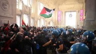 Italia se moviliza por Gaza. Enfrentamientos en la estación de Milán