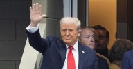 Los famosos que no quisieron perderse el partido de Alcaraz: desde Trump a Rosalía