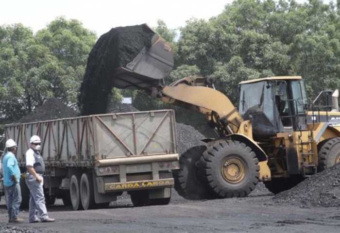 Sindicatos mineros rechazan decreto que prohíbe exportaciones de carbón a Israel