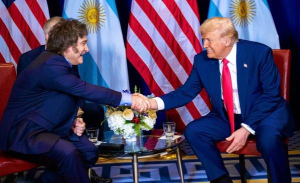 Argentina negocia un préstamo de emergencia con Estados Unidos, anunció el presidente Milei