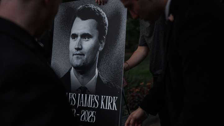 Llegan los primeros despidos a las personas que se burlaron de la muerte de Charlie Kirk en redes sociales