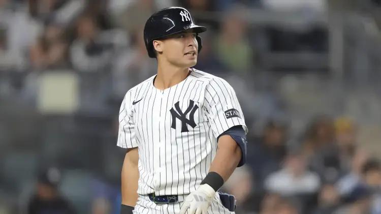 Anthony Volpe juega con desgarro en el hombro; Yankees en alerta