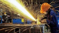 La industria cayó 1,1% interanual en julio y 2,3% respecto del mes anterior