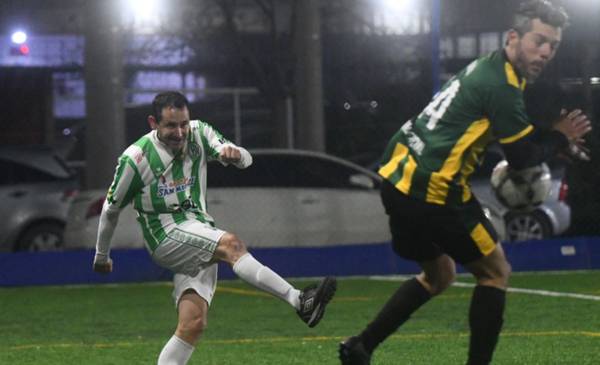 Fútbol Senior: Sansinena quedó como único líder en otra fecha con muchos goles