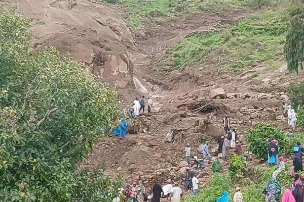 Catástrofe en Sudán: un deslizamiento de tierra sepultó la aldea de Tarsin y dejó más de mil muertos