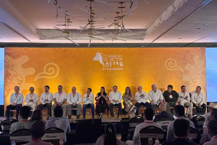 Gobernador Díaz Mena impulsa producción de leche en Yucatán durante Congreso Nacional Lácteo