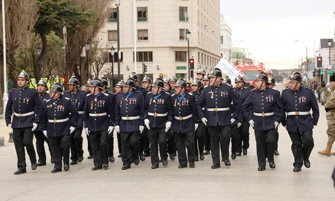 Sexta Compañía de Bomberos conmemoró su  centenario con rebautizo de carro histórico