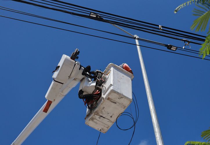 Avanzan trabajos para fortalecer la infraestructura eléctrica en Cancún