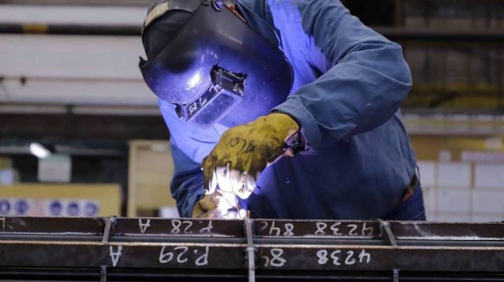 La actividad económica creció en julio, pero mostró un retroceso en la comparación con el mes anterior
