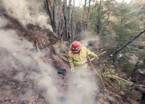 El Segemar llevó tranquilidad por el incendio subterráneo en un yacimiento de carbón en El Bolsón