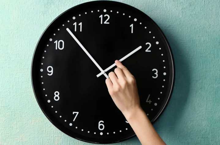 Chile adelanta sus relojes dando inicio al horario de verano este sábado 6 de septiembre