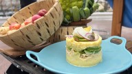 Cómo se prepara la Causa limeña: la receta del pastel de puré amarillo en 30 minutos