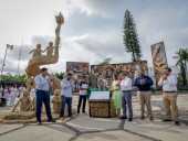 Develan escultura que simboliza la  evolución educativa del estudiante