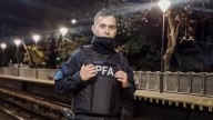Encontraron muerto a un policía en su departamento: su compañero dijo que tuvo un accidente con el arma, pero quedó detenido