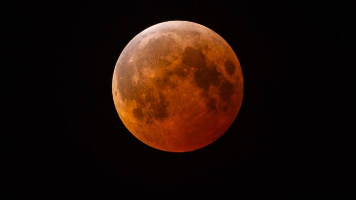 ¿Por qué la luna es roja esta noche? ¿Cuándo será el eclipse lunar?