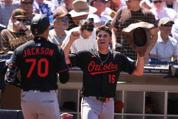 Orioles blast 3 straight homers to complete sweep of Padres