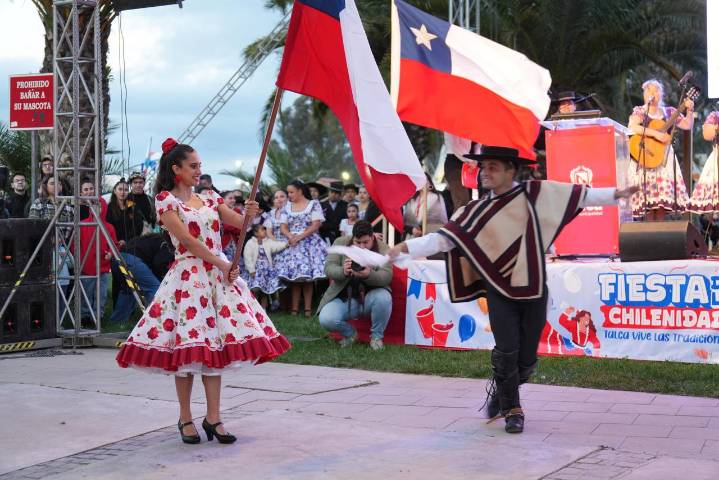 Fiestas Patrias 2025: Talca recibe a la comunidad con música, comida y juegos familiares