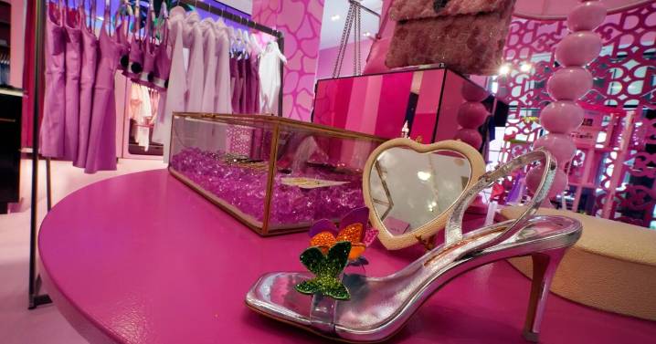 How to pause before impulse purchases sparked by social media