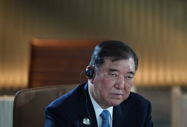 El líder del gobierno de Japón dimite en medio de críticas y discordia en su partido