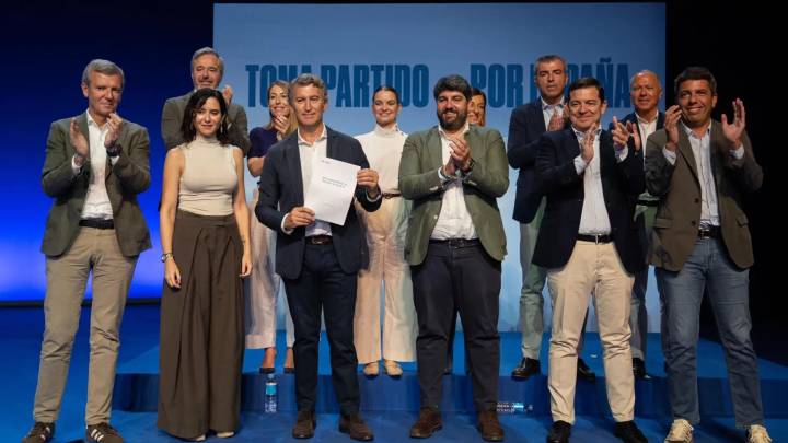 Feijóo, delante de Azcón en Murcia: "Hay que traer agua de donde sobra"