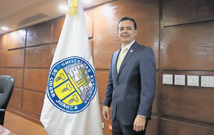 Piden alumnos y académicos se transparenten gastos de la presentación de Alejandro Fernández