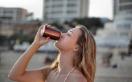 Prohíben venta de bebidas energéticas para menores