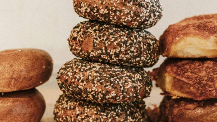 Haim praises Brick Street Bagels: ‘Bomb bagels’