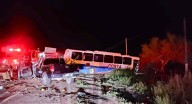 Chocan autobús de pasajeros y camioneta en carretera a la Costa de Hermosillo
