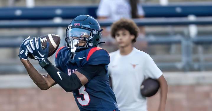 6-6A Football Roundup: Allen rolls in district opener; Plano East edged in 2OT