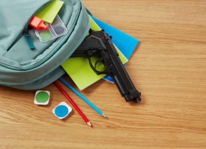 Descubren pistola en mochila de alumno en escuela de High Point