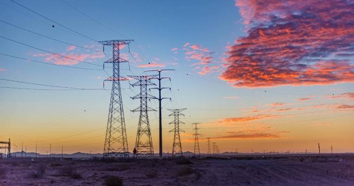 Fibra de CFE coloca bono por US$725 millones para expansión de redes eléctricas