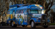 «Pelusa», el motorhome más amando: kilómetros de pasión con Maradona como bandera