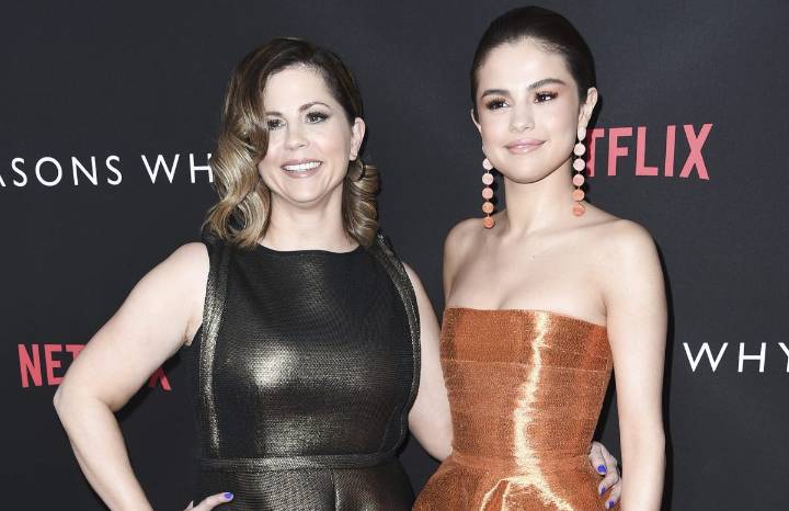 Aseguran que Selena Gómez no eligió a su madre para que la llevara al altar