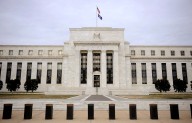 Trump redobla esfuerzos para controlar la Fed, que no da pistas sobre una bajada de tipos
