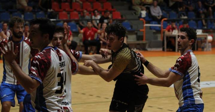 El BM Salamanca no tiene opciones ante el BM Pinto