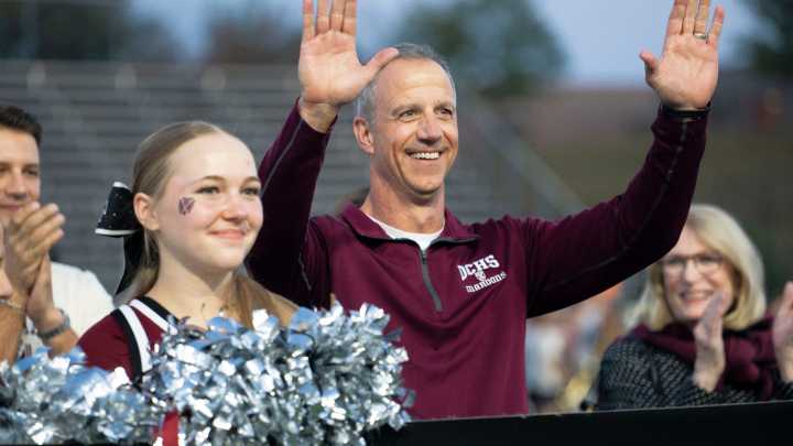 See the moment Caitlin Clark entered the Dowling Catholic Hall of Fame
