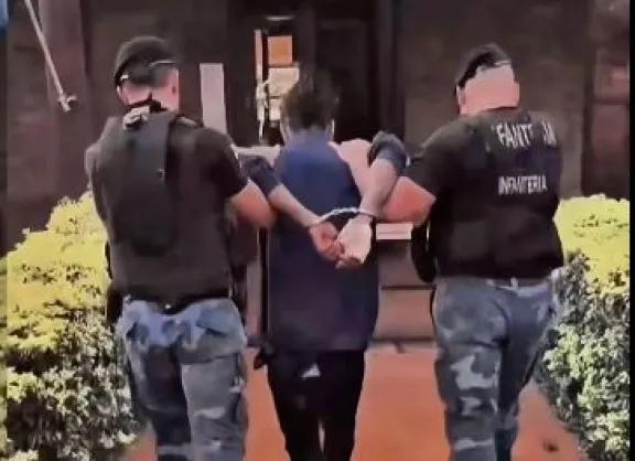 Robo fallido: “Chueco” atrapado tras escalar un balcón para sustraer una bicicleta