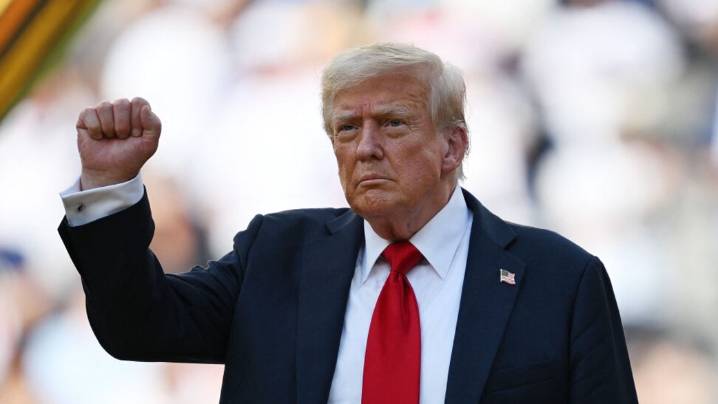 Trump niega "guerra" con Chicago pero insiste en "limpiar" las ciudades de EEUU
