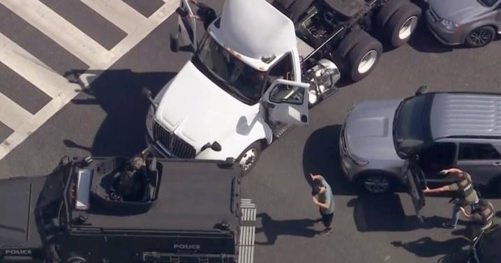 Big rig that bowled through Inland Empire and Orange County is stopped in Buena Park