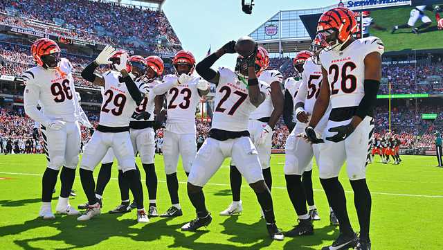 Battle, Turner collect tip-drill interceptions, Bengals win Week 1 game for first time since 2021
