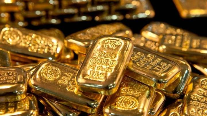 Gold Hits Record High, Set For Best Month In 14 Years On Safe