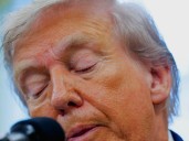 Trump reaparece en público para desmentir los rumores sobre su estado de salud tras una semana desaparecido