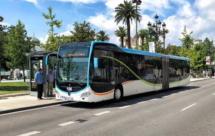 La tarjeta del TUS podrá recargarse en centros cívicos y oficinas de turismo, y desde primavera a través de una app