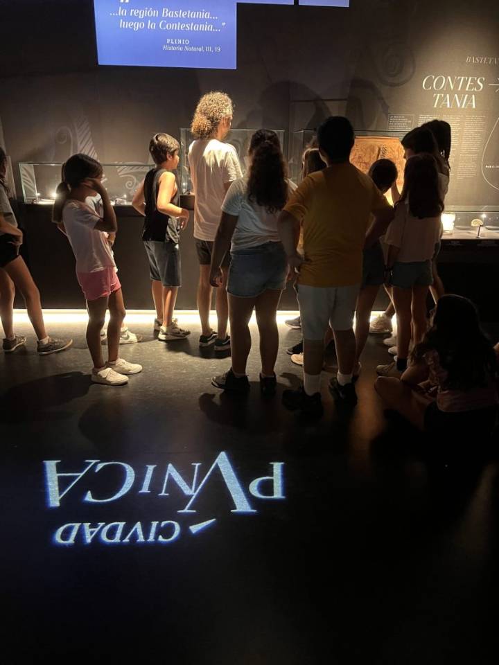 La Escuela de Verano del MARQ registra un lleno total con la participación de 360 niños de 6 a 12 años