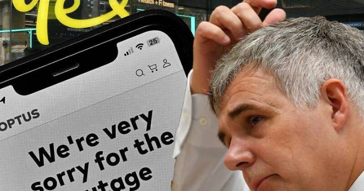 'History repeating': quit heat dials up on Optus chief