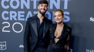 Así es el vestido de novia minimalista de Natalia Palacios en su boda en Málaga: de firma española y con un velo de cuento