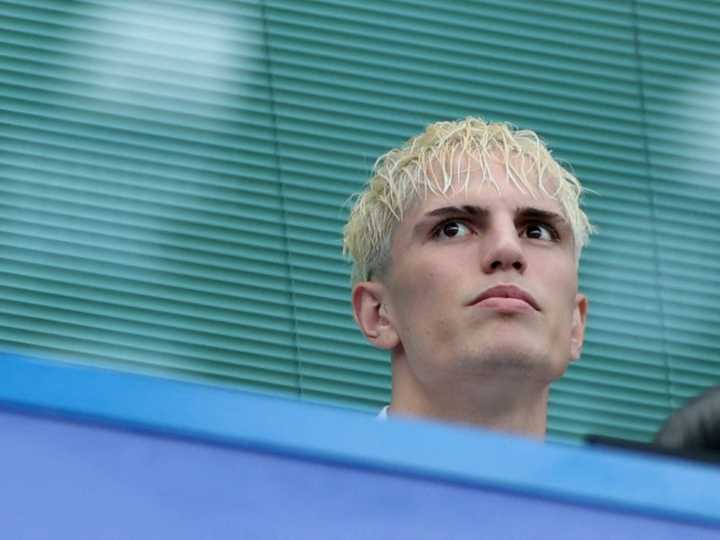 Alejandro Garnacho firmó hace dos semanas con Chelsea pero el debut en su nuevo equipo se demora: "Le falta trabajo"